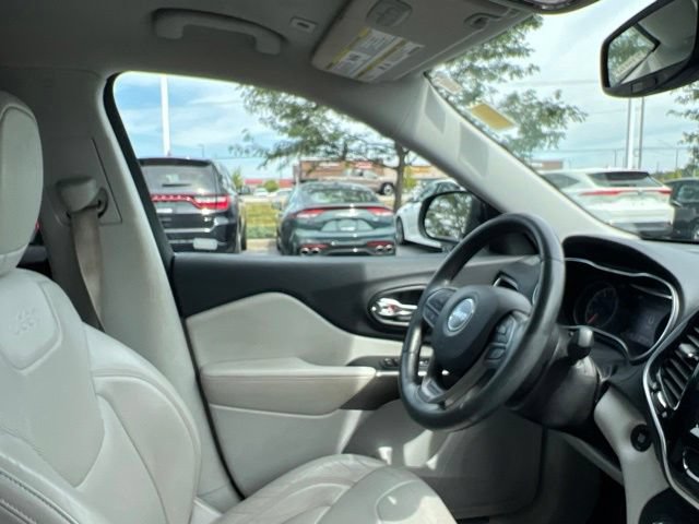 Used 2019 Jeep Cherokee Limited AWD/4WD image 38