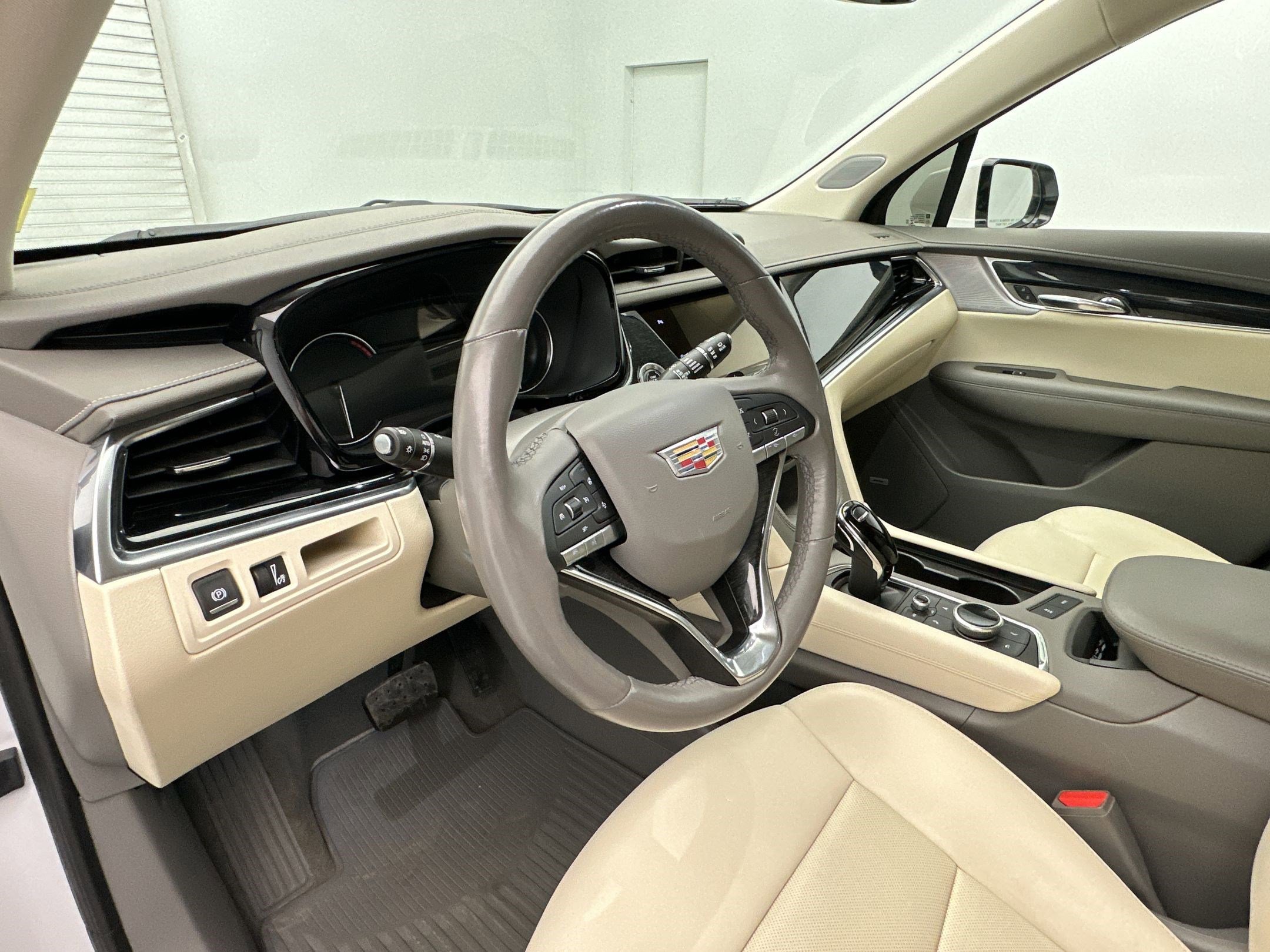 Certified 2023 Cadillac XT6 Premium Luxury image 4