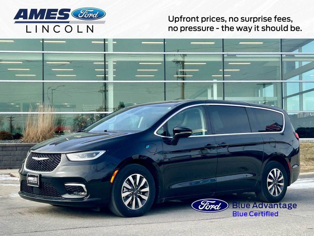 Used 2024 Chrysler Pacifica Select image 1