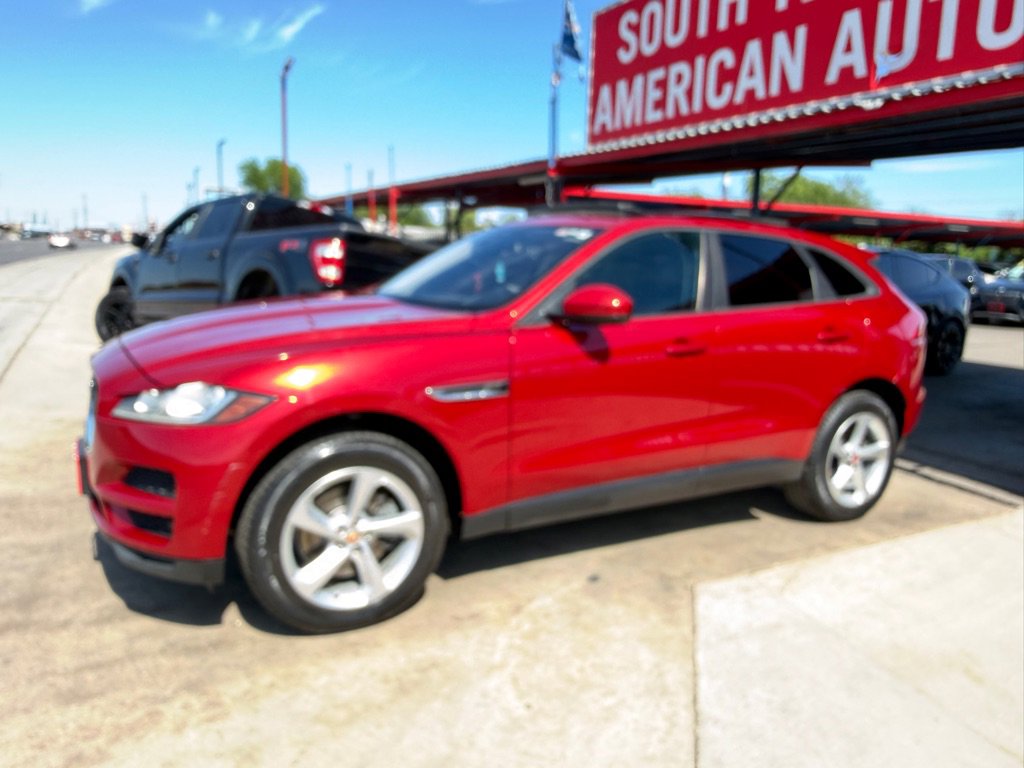 Used 2017 Jaguar F-PACE Premium image 3