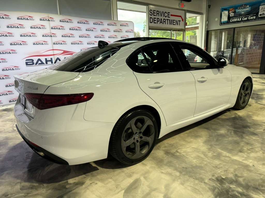 Used 2017 Alfa Romeo Giulia RWD image 6
