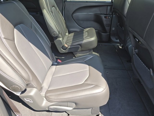 New 2026 Chrysler Pacifica Select image 27