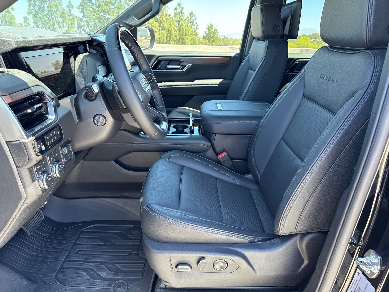 Used 2026 GMC Yukon XL Denali w/ Denali Reserve Package AWD/4WD image 33
