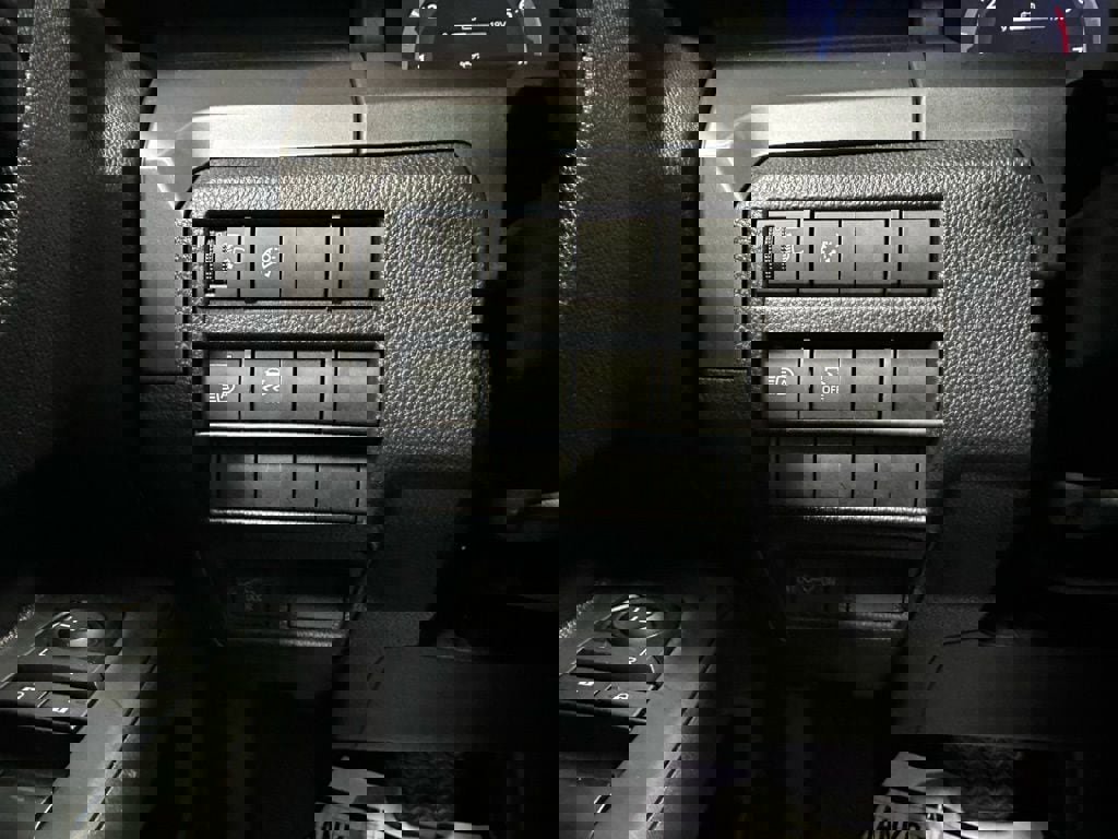 Used 2025 Toyota Tacoma TRD Off-Road image 16