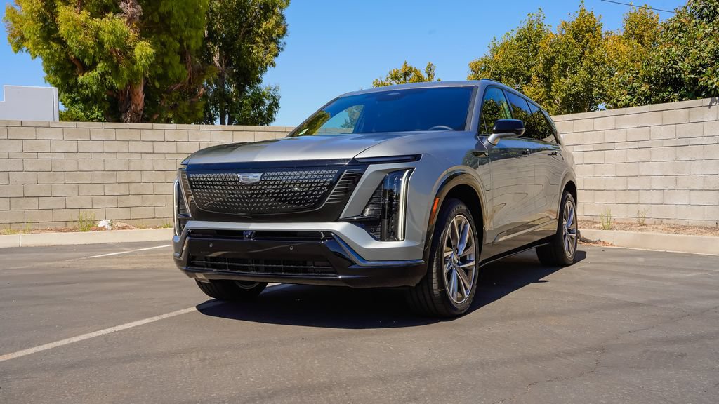 New 2027 Cadillac Vistiq Sport w/ LPO, Floor Liner Package AWD/4WD image 2