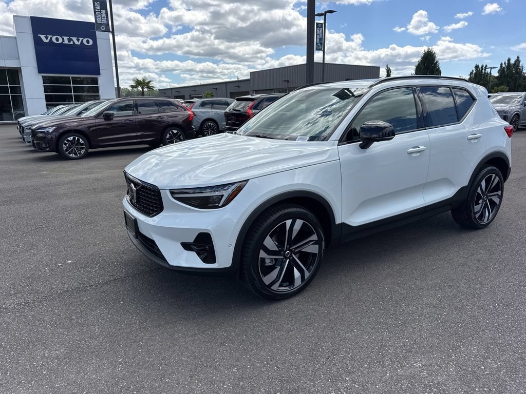 New 2026 Volvo XC40 B5 Plus w/ Climate Package