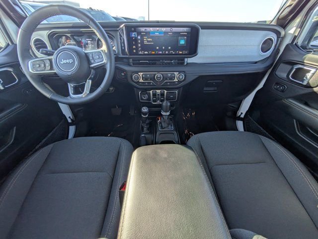 Used 2026 Jeep Wrangler Unlimited Sahara AWD/4WD image 13
