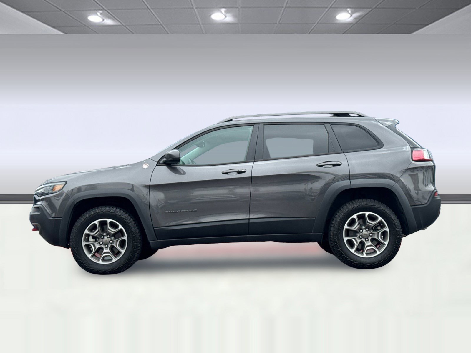 Used 2021 Jeep Cherokee Trailhawk w/ Trailer Tow Group AWD/4WD image 2