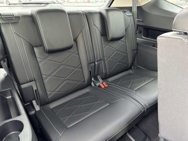 Certified 2025 Volkswagen Atlas SE image 19