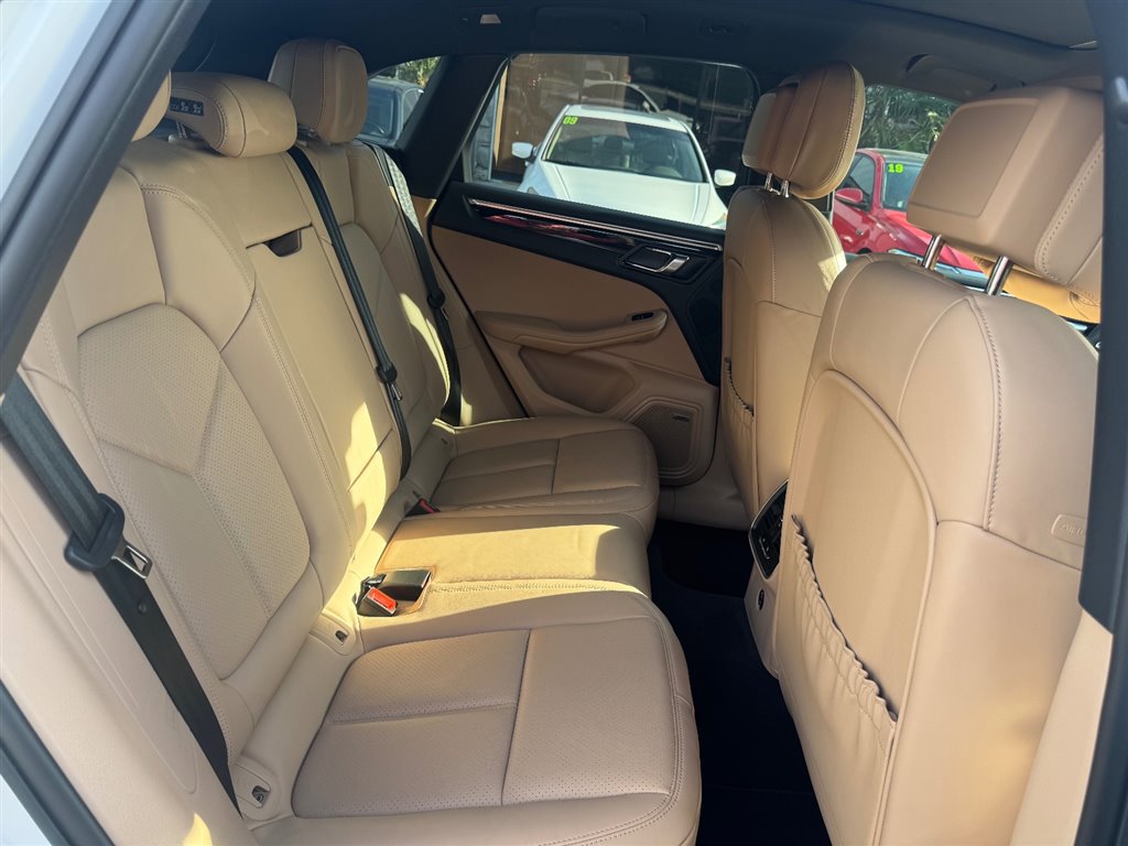 Used 2022 Porsche Macan image 21