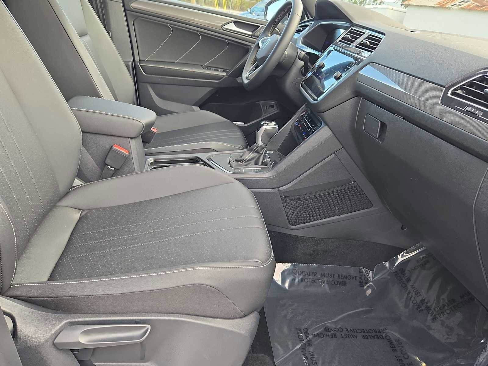 Used 2023 Volkswagen Tiguan SE R-Line image 28