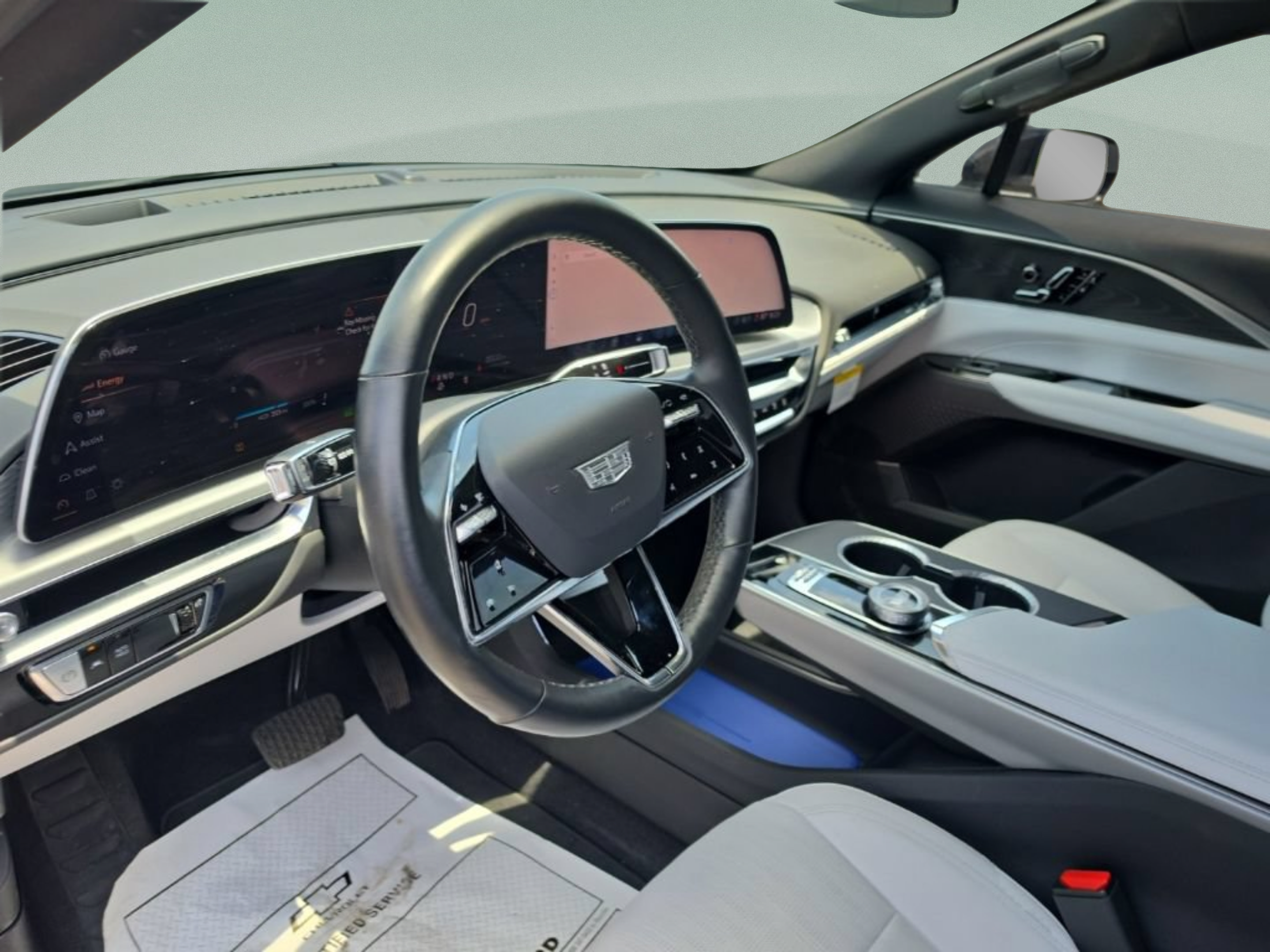 Used 2025 Cadillac Lyriq Luxury w/ LPO, Floor Liner Package AWD/4WD image 13