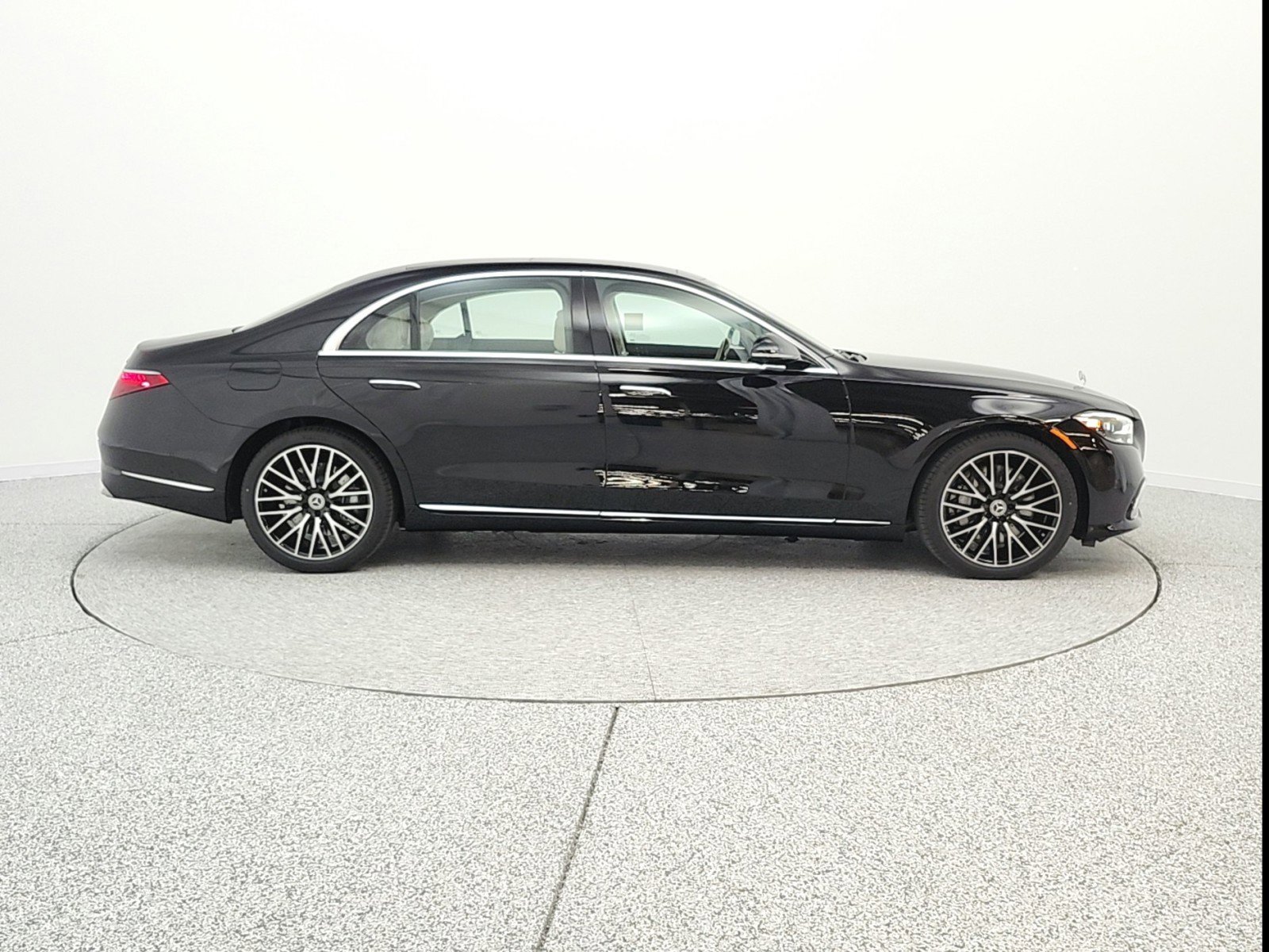 New 2026 Mercedes-Benz S 500 4MATIC image 4