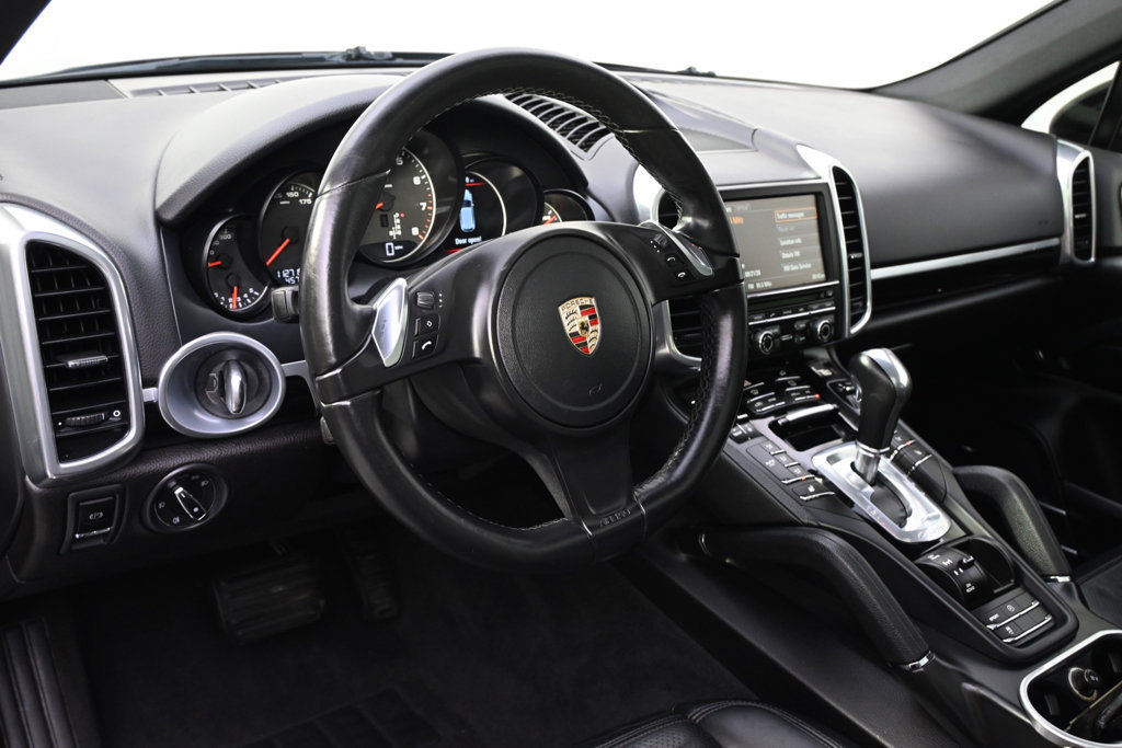 Used 2014 Porsche Cayenne Platinum Edition AWD/4WD image 11