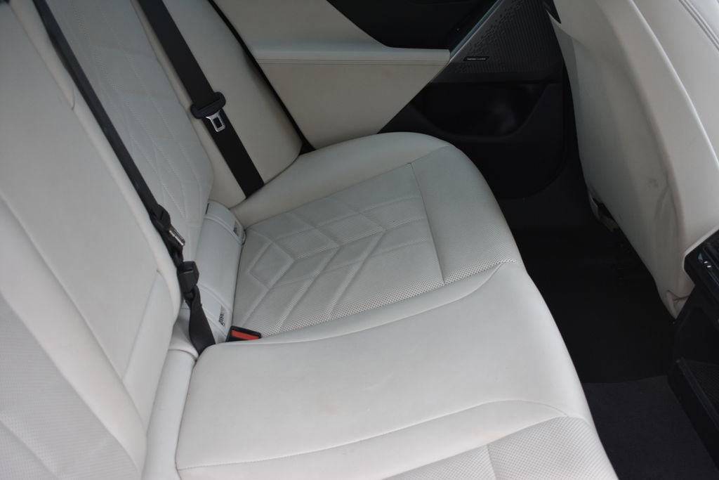 Used 2024 BMW i5 eDrive40i image 28