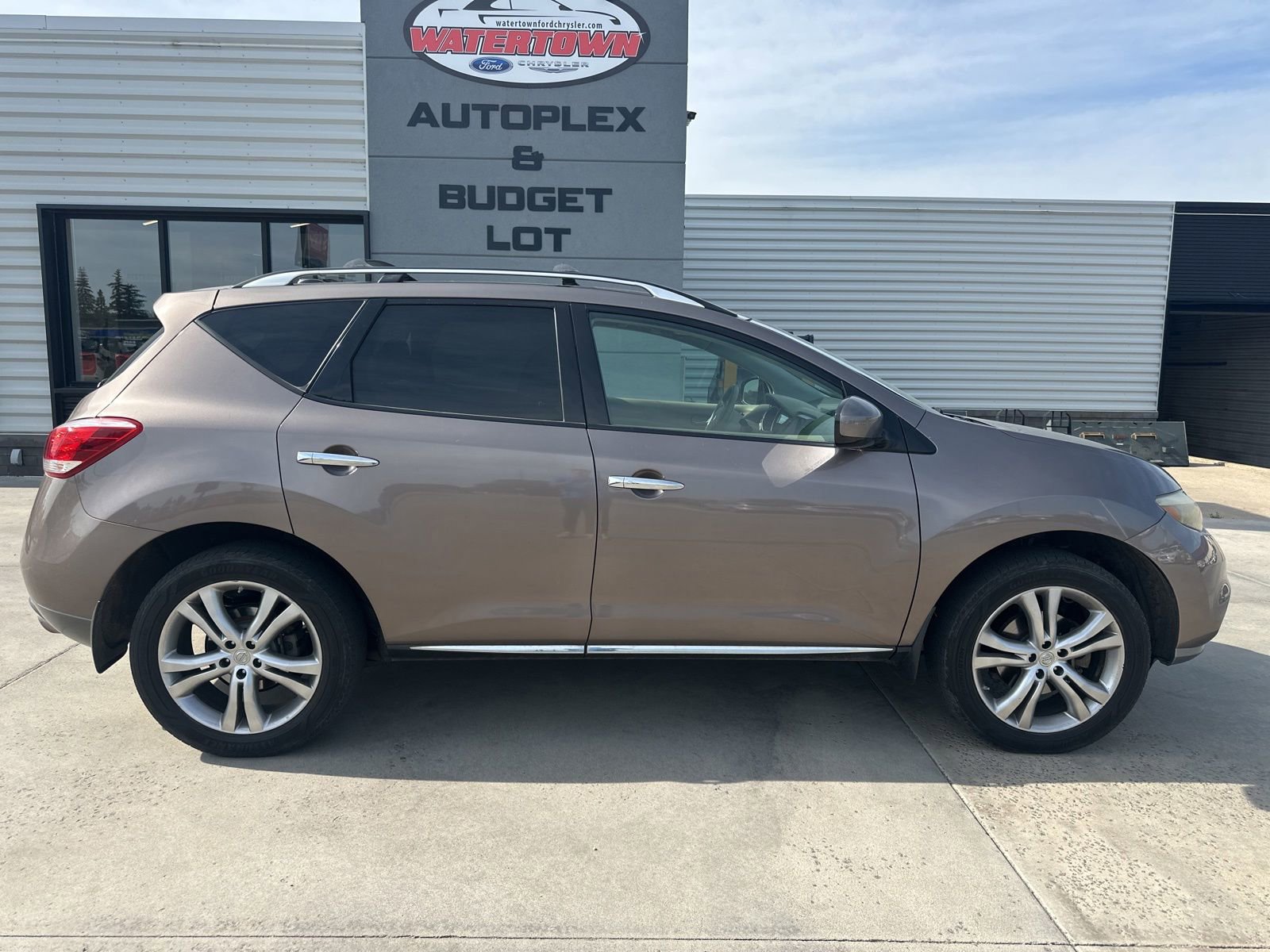 Used 2011 Nissan Murano LE w/ Navigation Pkg