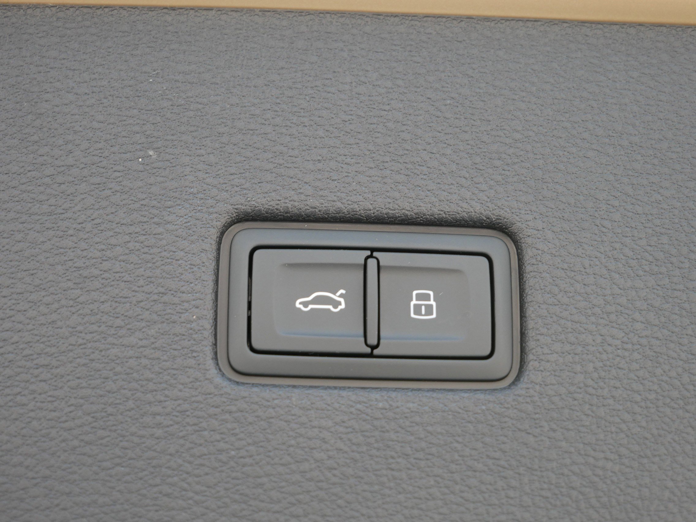 Certified 2025 Audi Q8 Prestige w/ Prestige Package image 19