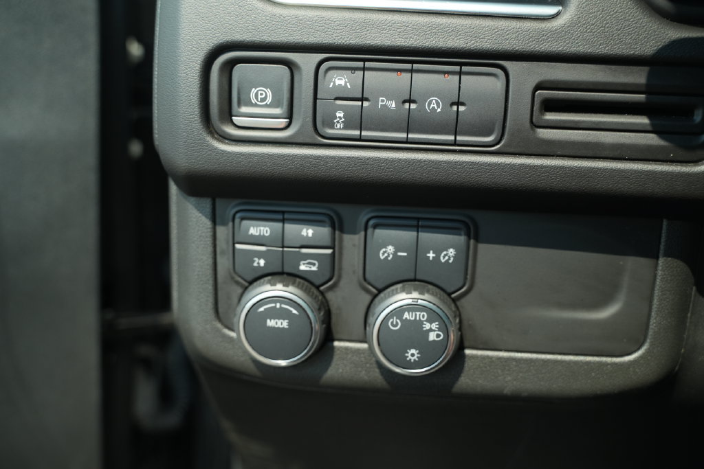 Used 2024 Chevrolet Tahoe LT AWD/4WD image 36