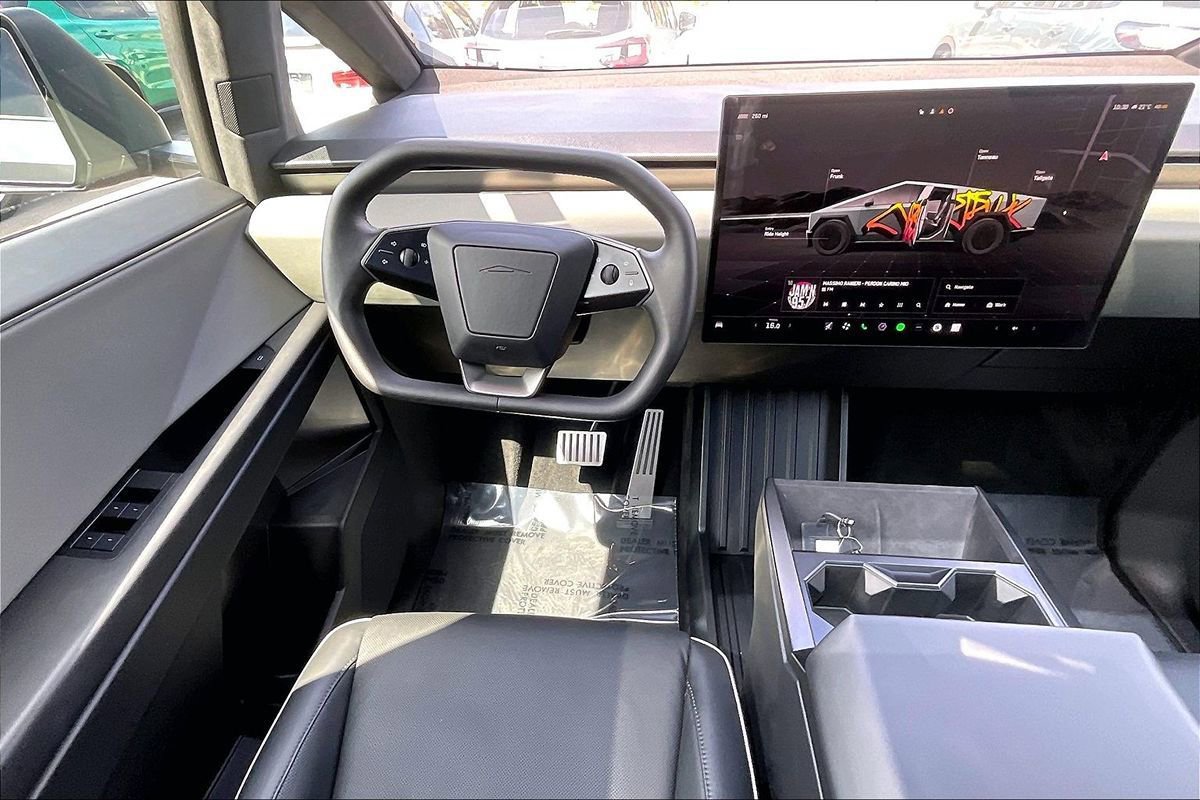 Used 2025 Tesla Cybertruck AWD Crew Cab image 11