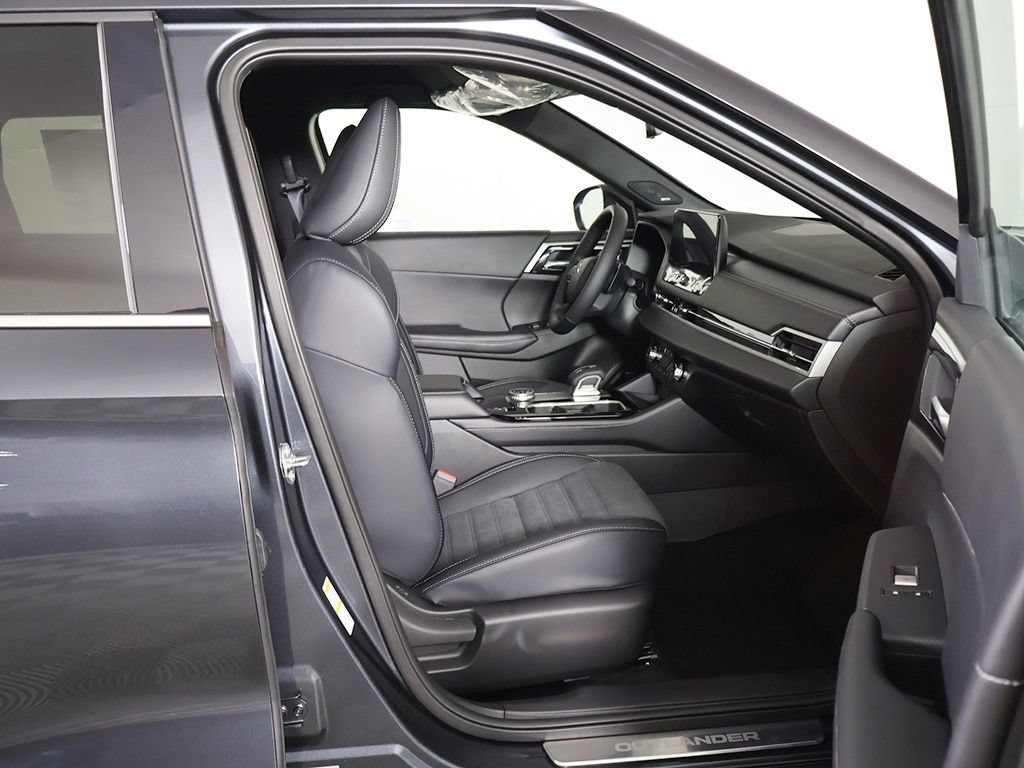 New 2026 Mitsubishi Outlander LE AWD/4WD image 28