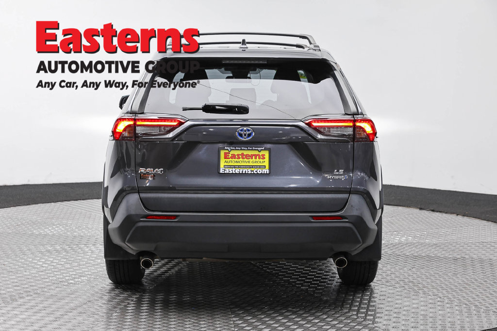 Used 2021 Toyota RAV4 LE w/ Carpet Mat Package (TMS) AWD/4WD image 7