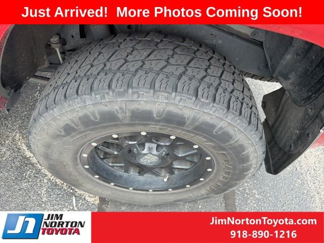 Used 2017 Toyota 4Runner SR5 AWD/4WD image 9