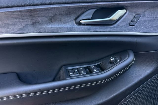 Used 2023 Jeep Grand Cherokee Limited image 12