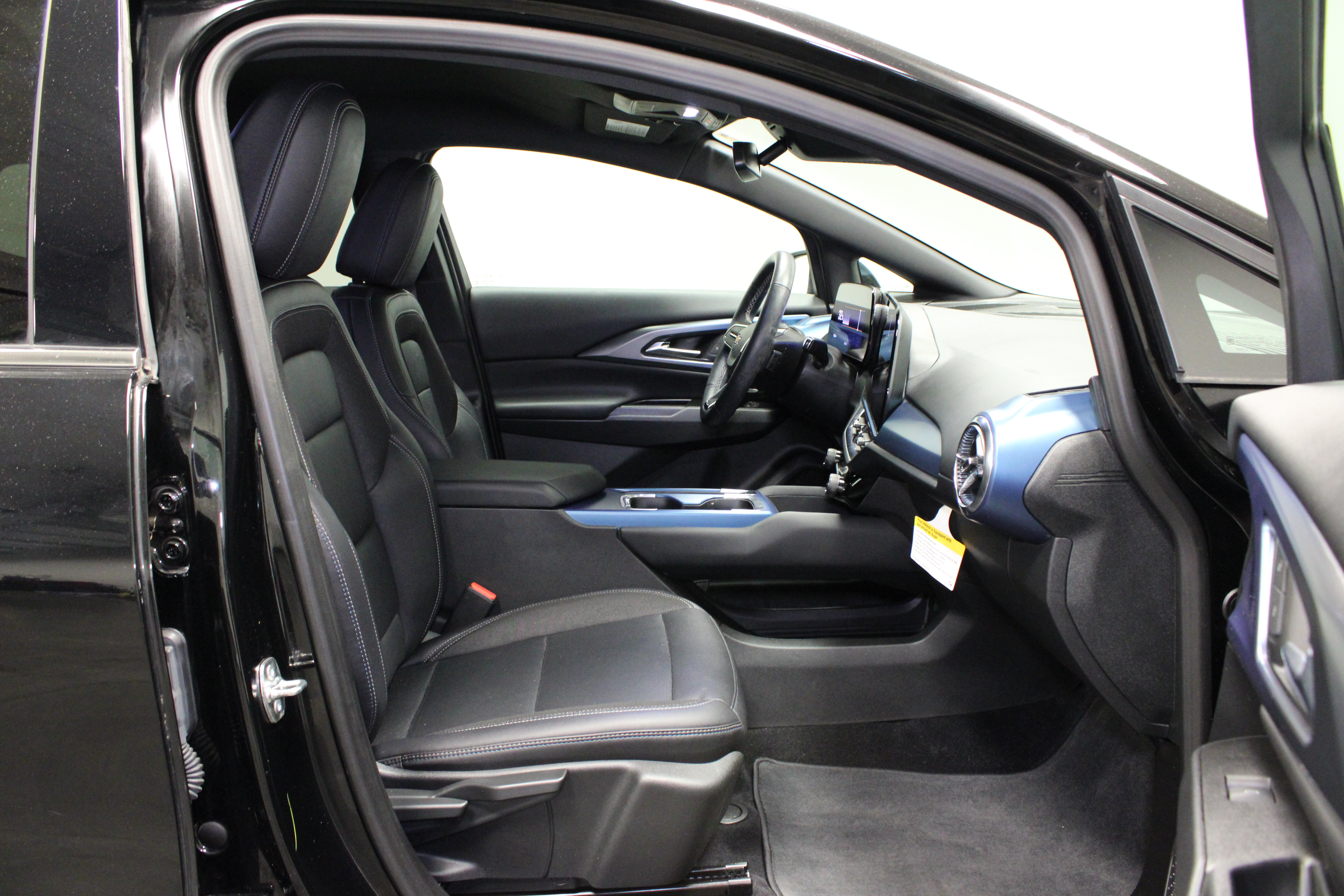 Used 2024 Chevrolet Equinox EV LT FWD image 14