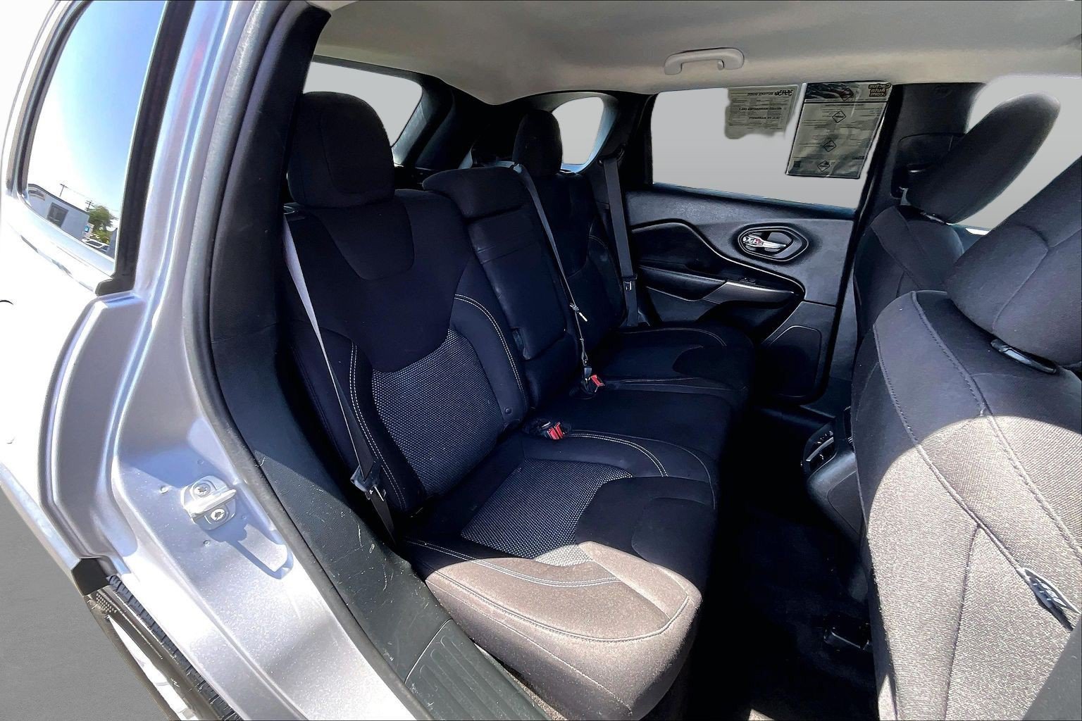 Used 2019 Jeep Cherokee Latitude w/ Cold Weather Group AWD/4WD image 25