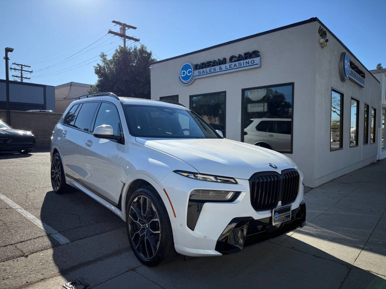 Used 2023 BMW X7 xDrive40i w/ Executive Package image 2