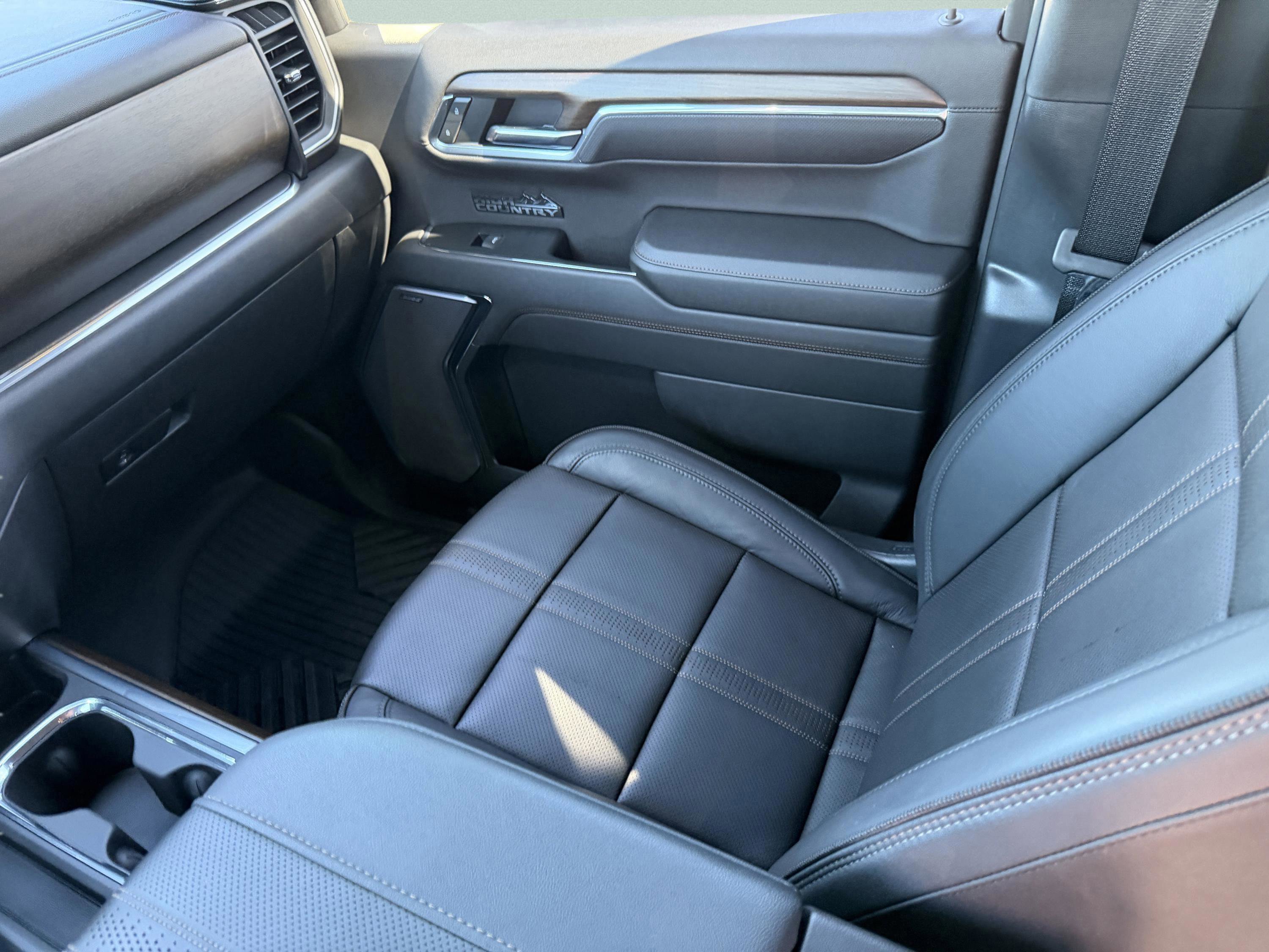 Used 2024 Chevrolet Silverado 1500 High Country w/ Technology Package AWD/4WD image 33