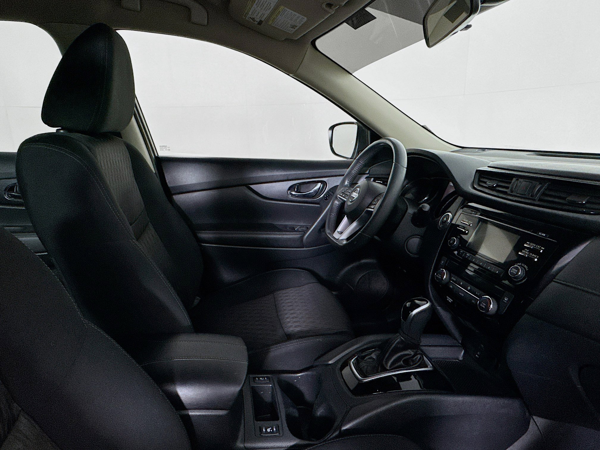 Used 2017 Nissan Rogue SV FWD image 28
