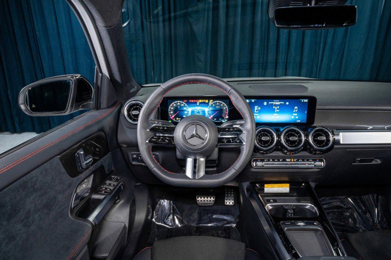 New 2026 Mercedes-Benz GLB 250 4MATIC image 14