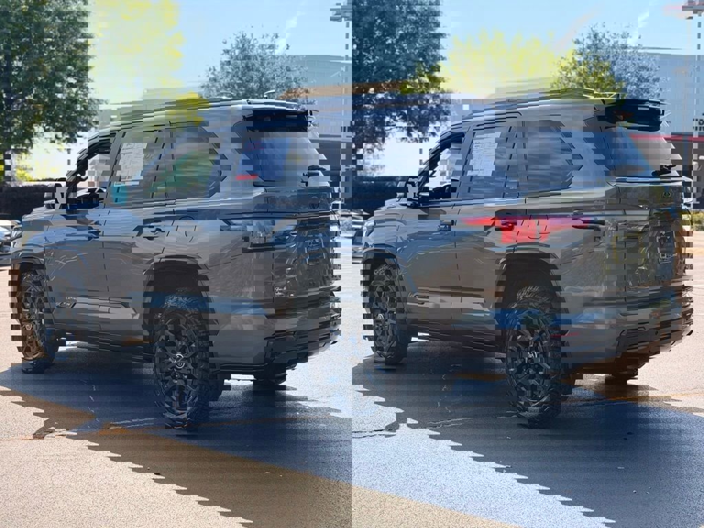 Used 2024 Toyota Sequoia Platinum image 10