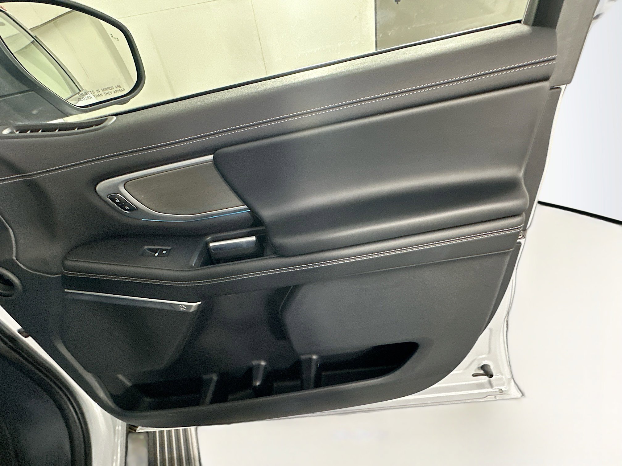 Used 2025 Ford Expedition Platinum image 35