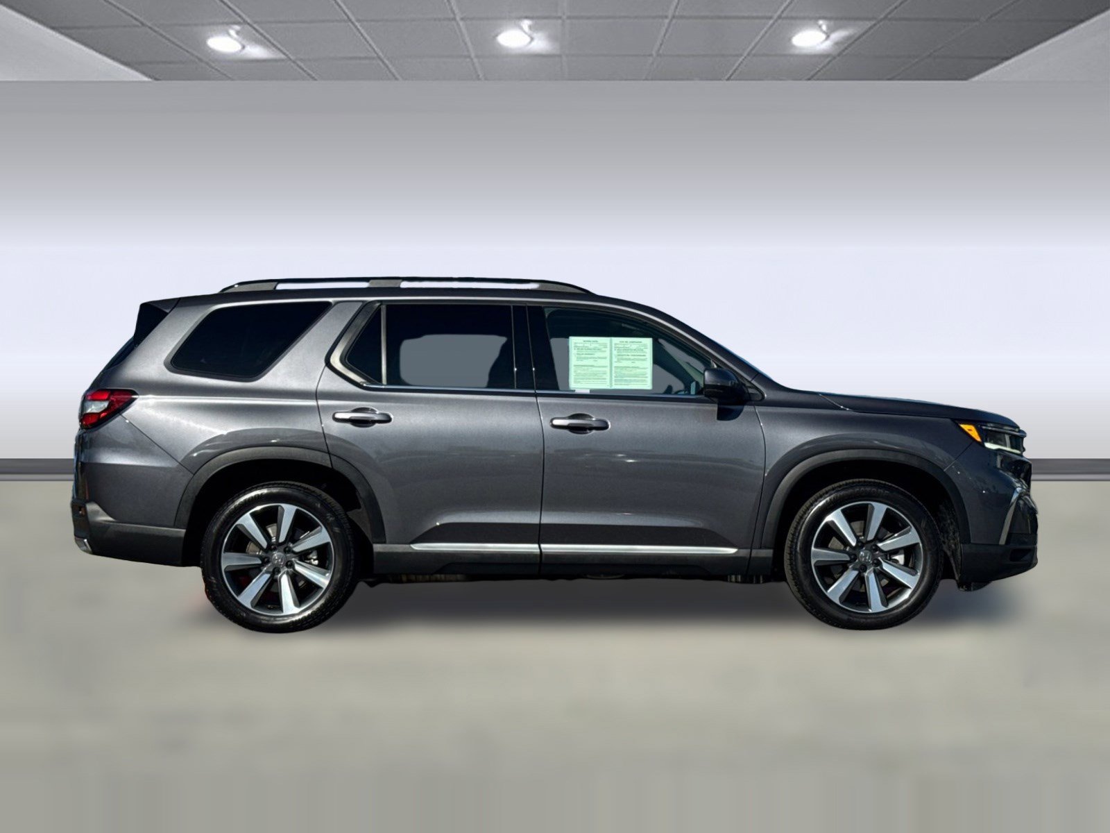 Certified 2025 Honda Pilot Touring image 7