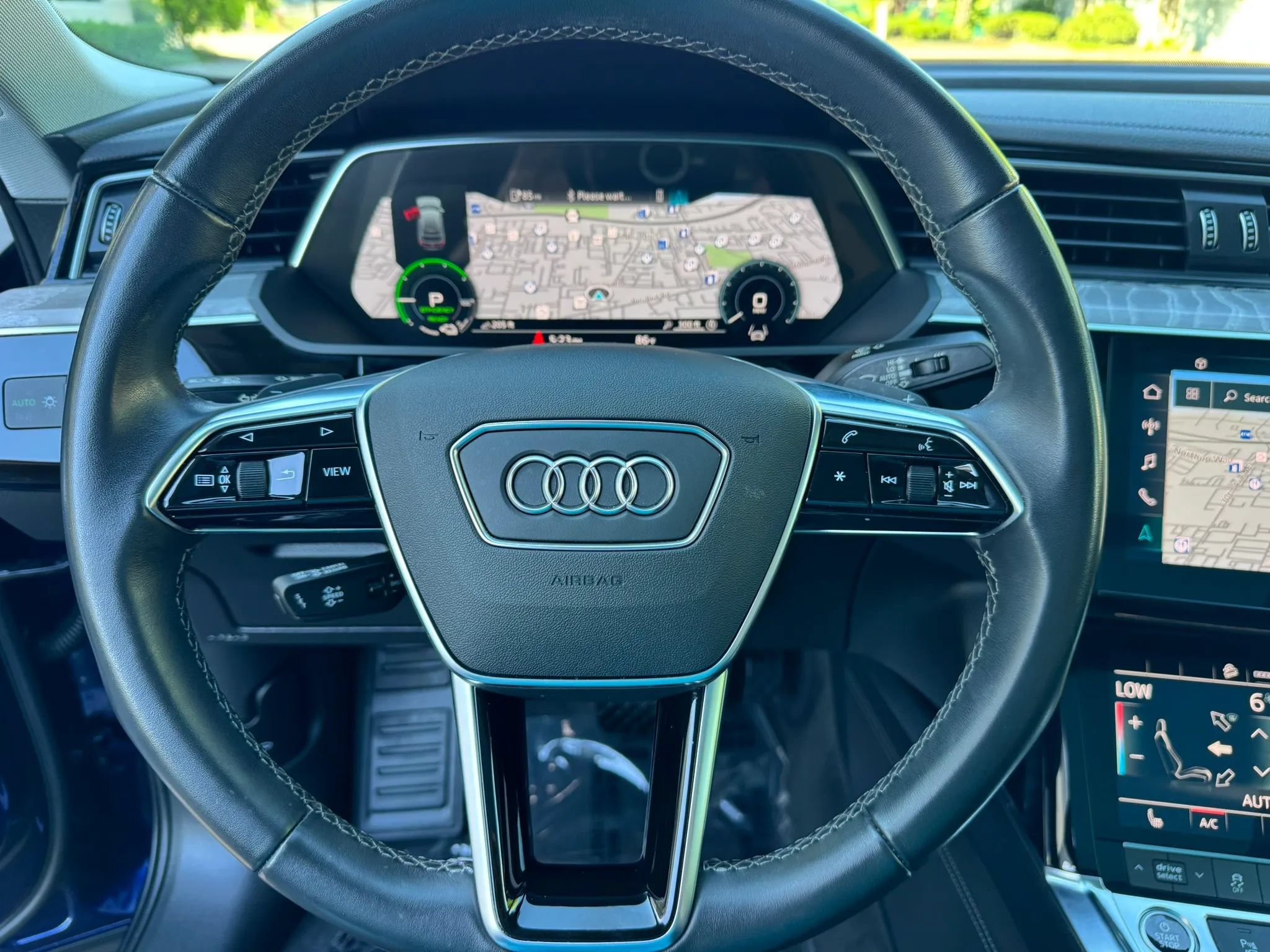 Used 2022 Audi e-tron Premium w/ Convenience Plus Package AWD/4WD image 32