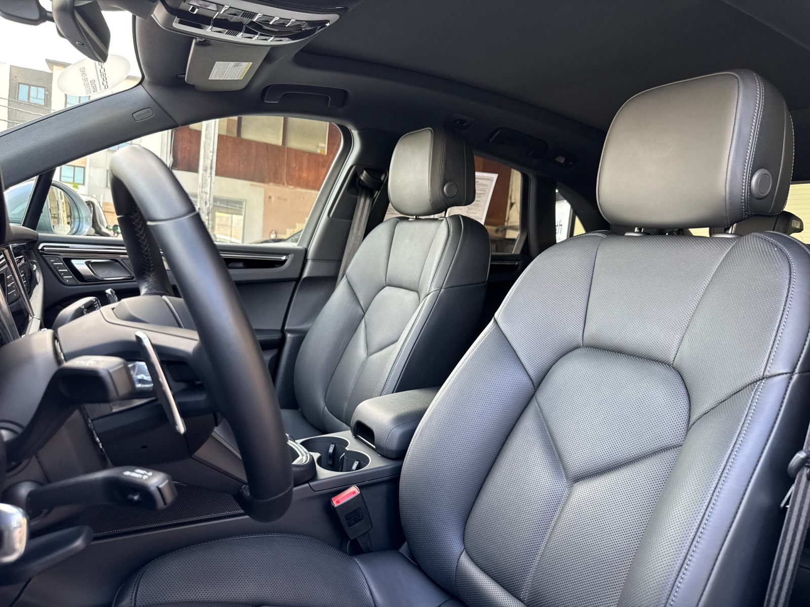 Certified 2026 Porsche Macan AWD/4WD image 5
