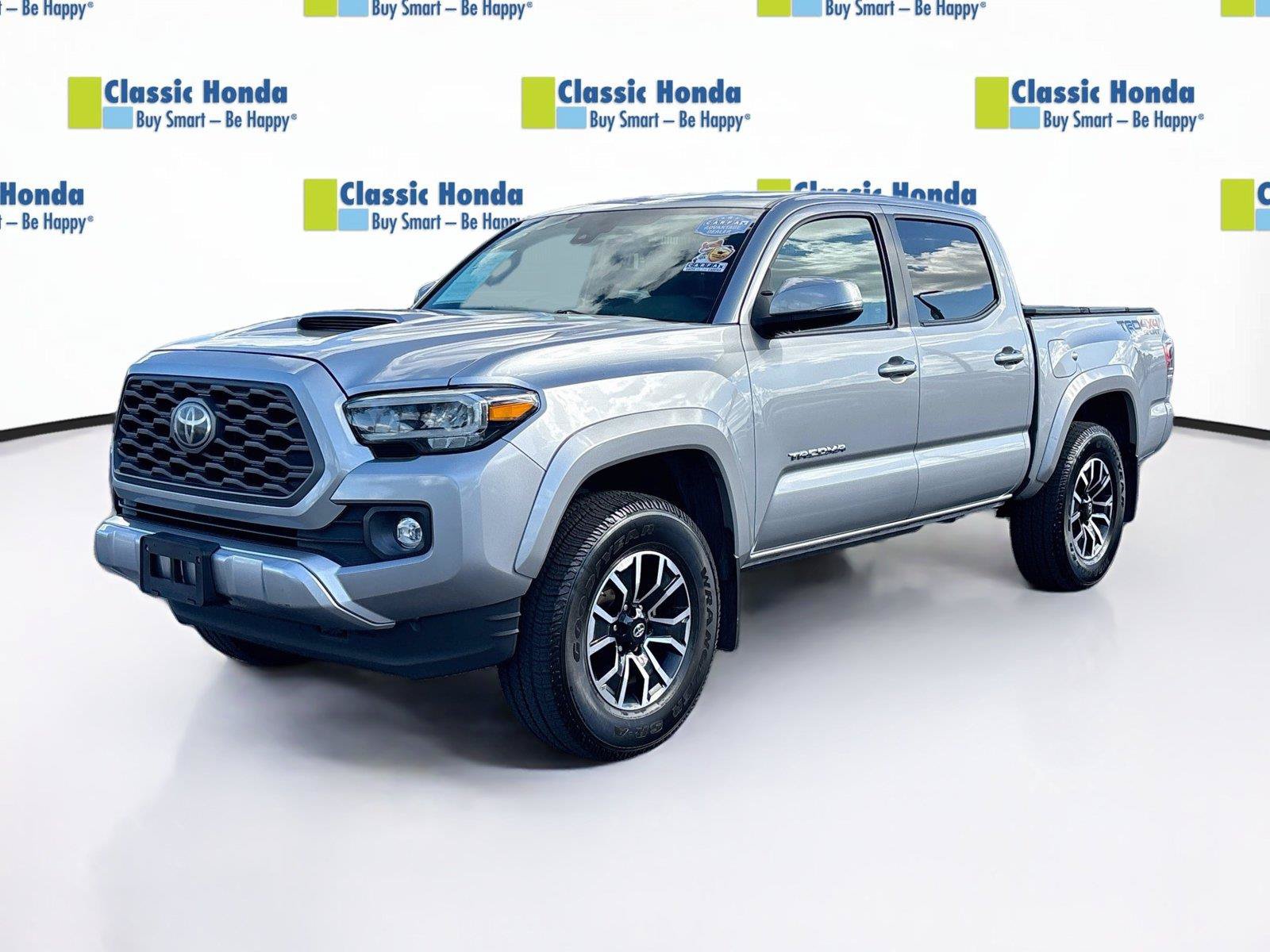 Used 2020 Toyota Tacoma TRD Sport w/ TRD Premium Sport Package AWD/4WD image 3