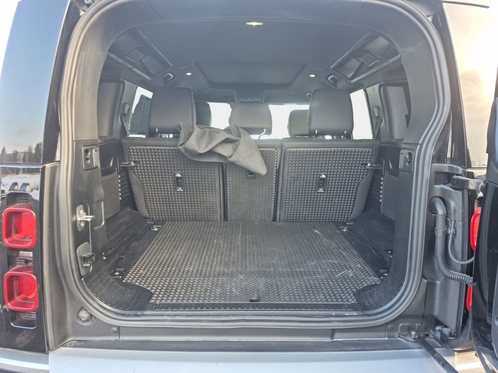 Used 2025 Land Rover Defender 110 S image 23