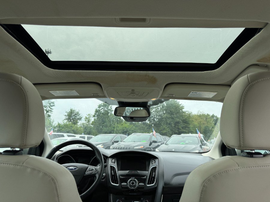 Used 2016 Ford Focus Titanium w/ Titanium Technology Package FWD image 22
