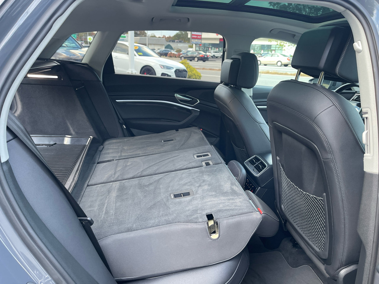 Used 2024 Audi Q8 e-tron Premium Plus w/ Premium Plus Package image 70