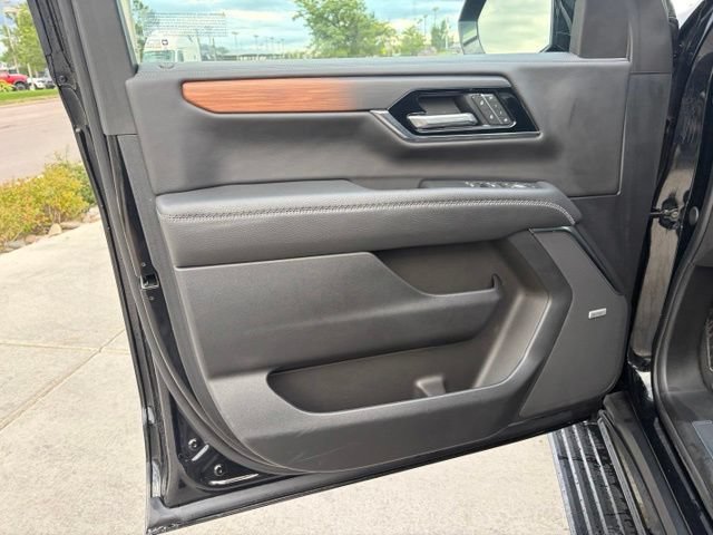 Used 2025 GMC Yukon XL Denali w/ Sun & Power Step Package AWD/4WD image 4