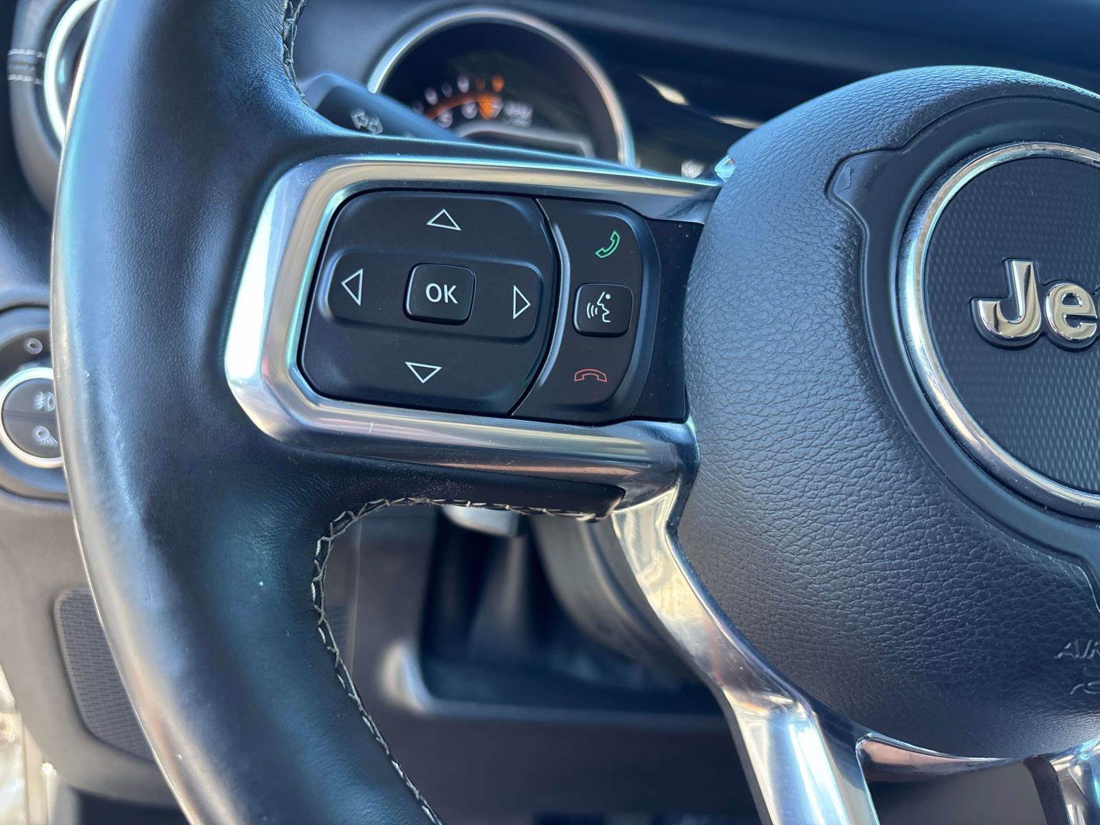 Used 2020 Jeep Gladiator Overland AWD/4WD image 15