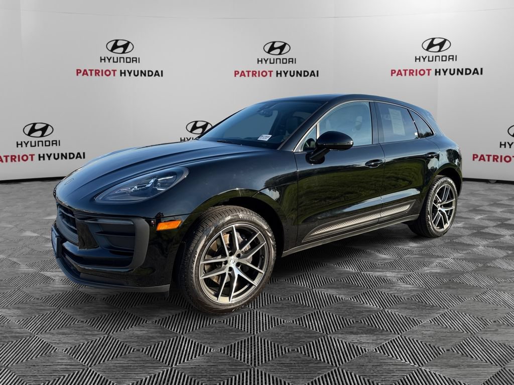 Used 2025 Porsche Macan AWD/4WD image 7