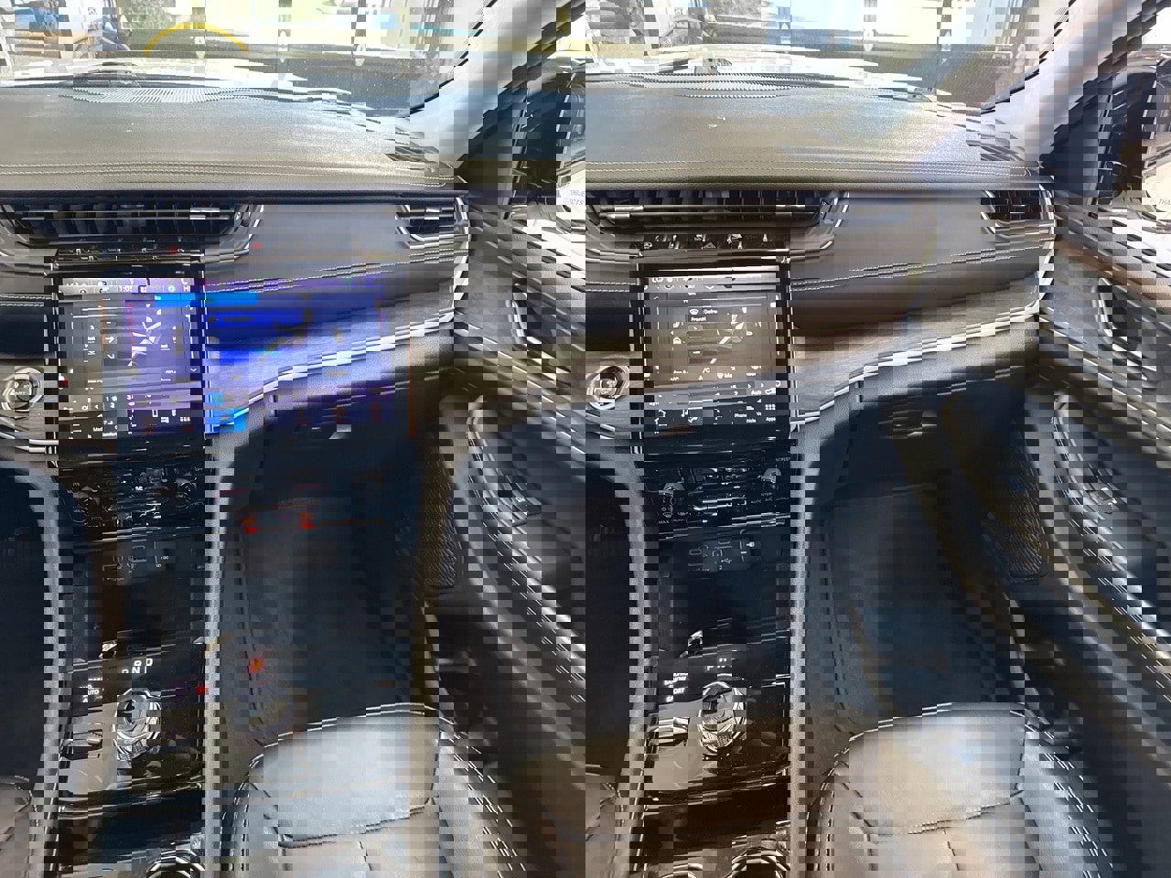 Used 2023 Jeep Grand Cherokee L Limited w/ Black Appearance Package image 51