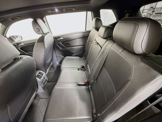 Used 2020 Volkswagen Tiguan SE R-Line FWD image 9
