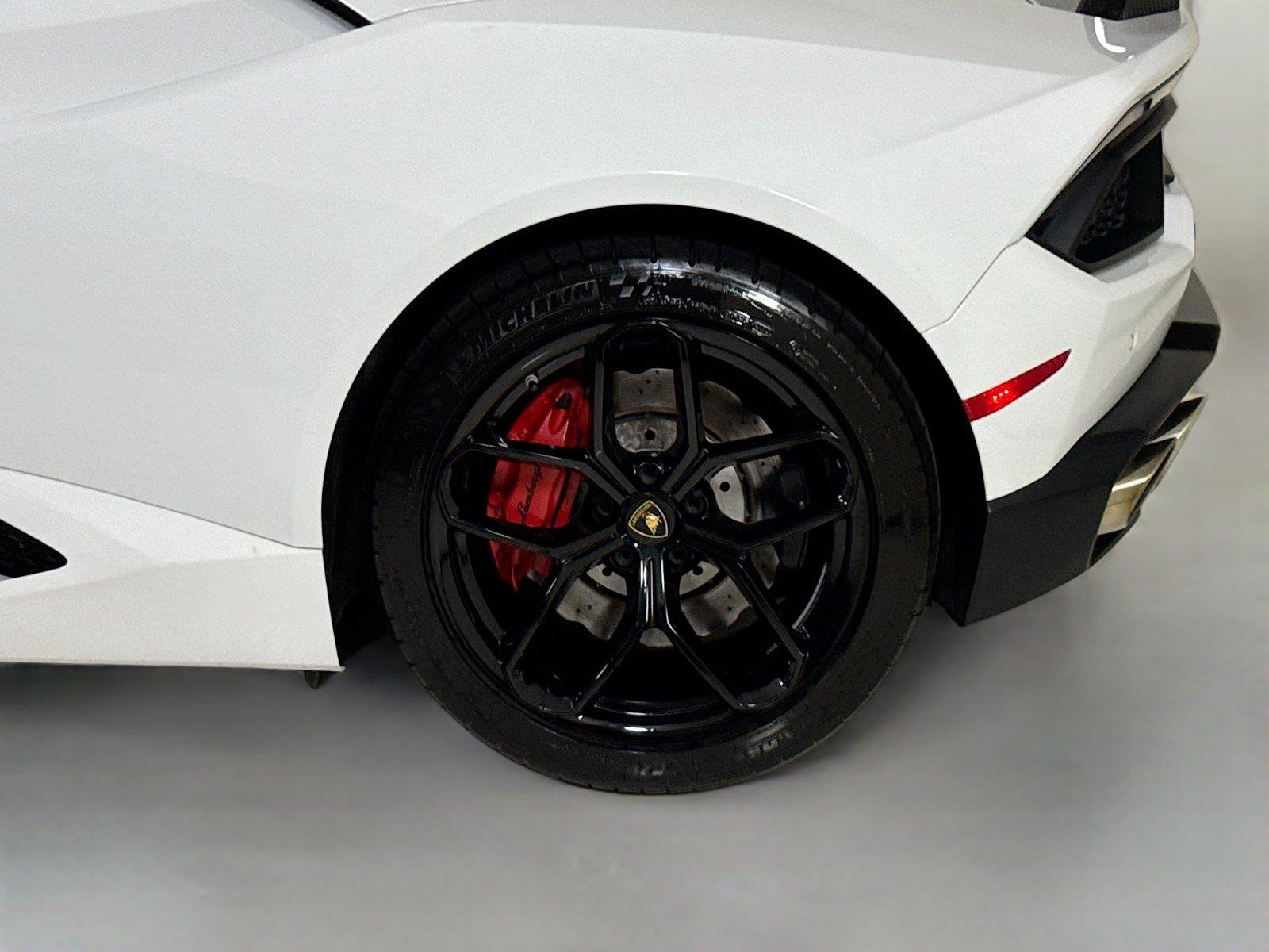 Used 2019 Lamborghini Huracan LP 580-2 RWD image 39