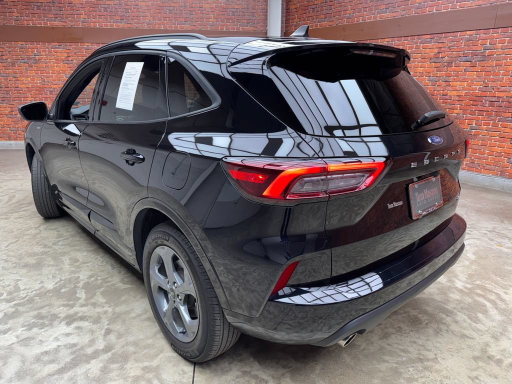 Used 2023 Ford Escape ST-Line w/ Tech Pack #1 AWD/4WD image 2