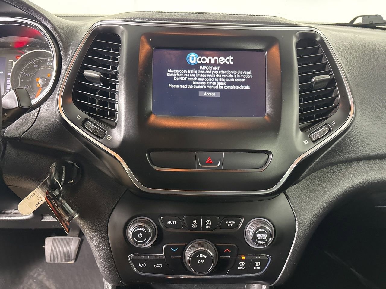 Used 2020 Jeep Cherokee Latitude image 15